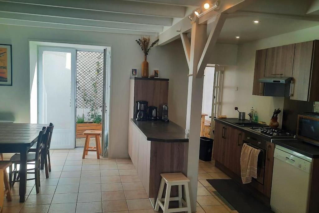 Maison De Pecheur Renovee Avec Cour Proche Du Port Les Sables-dʼOlonne Kültér fotó